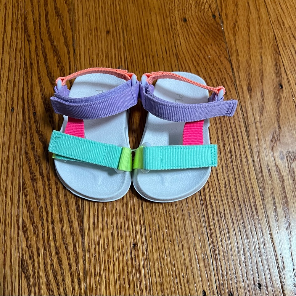 Size: 3 // Children’s Place Colorful Kids Sandals